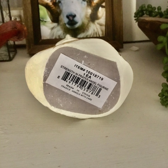 Angel praying beautiful - Picture 3 of 5